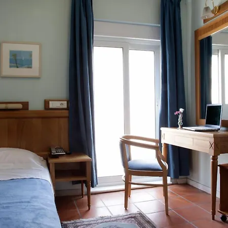 Pella Otel 2*
