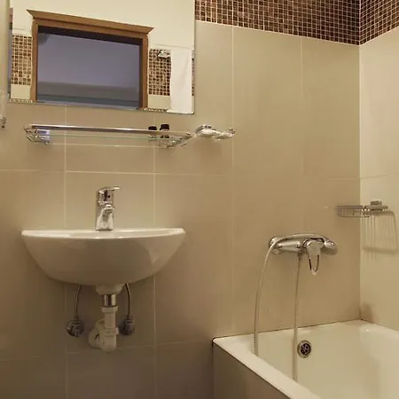 Pella Hotel 2*